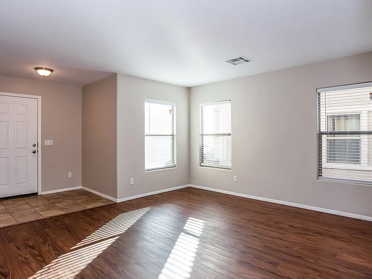 10952 W Elm St — Photo 3