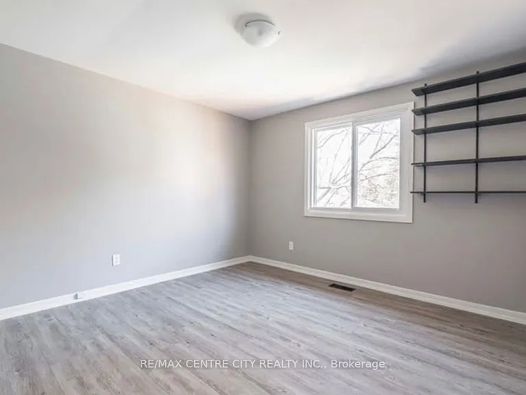 82 Emery St W — Photo 14