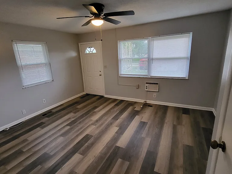 6203 E 11th St — Photo 3