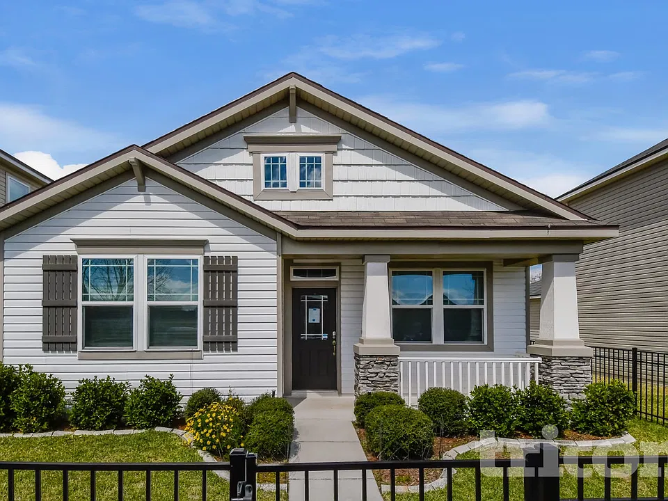 447 Vineyard Ln