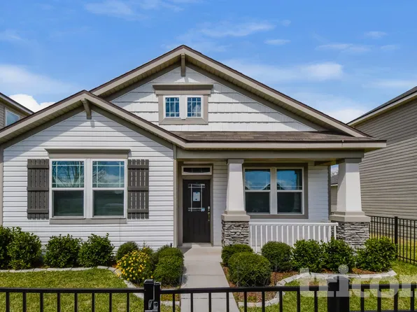 447 Vineyard Ln, Orange Park, FL 32073