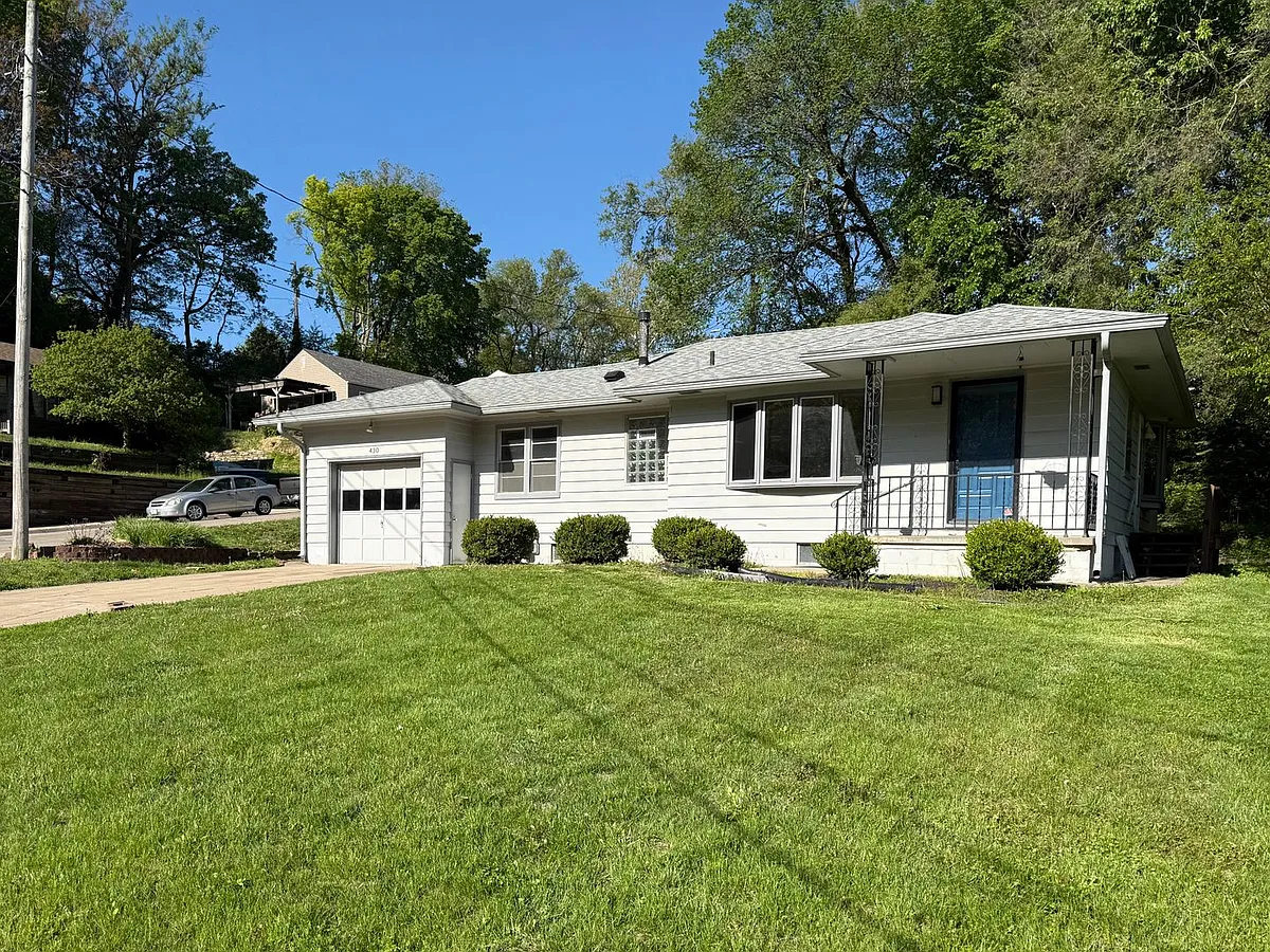 Building Photo - 430 Midland Dr