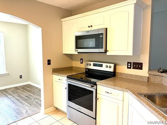 4th image of 605 Thornton Pl