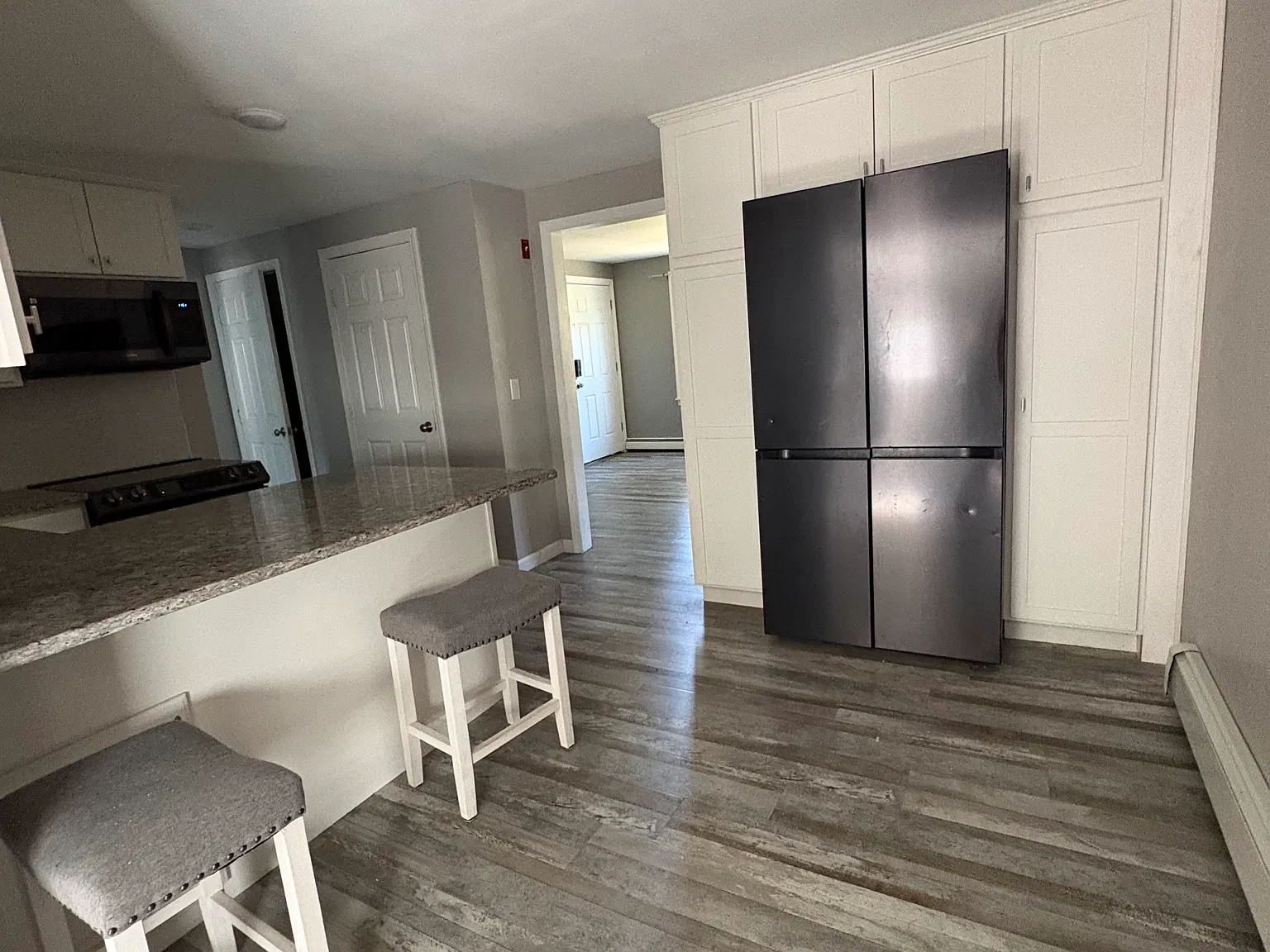 3 bed, 2.5 bath, 1800 sqft, $3,200 — Photo 3