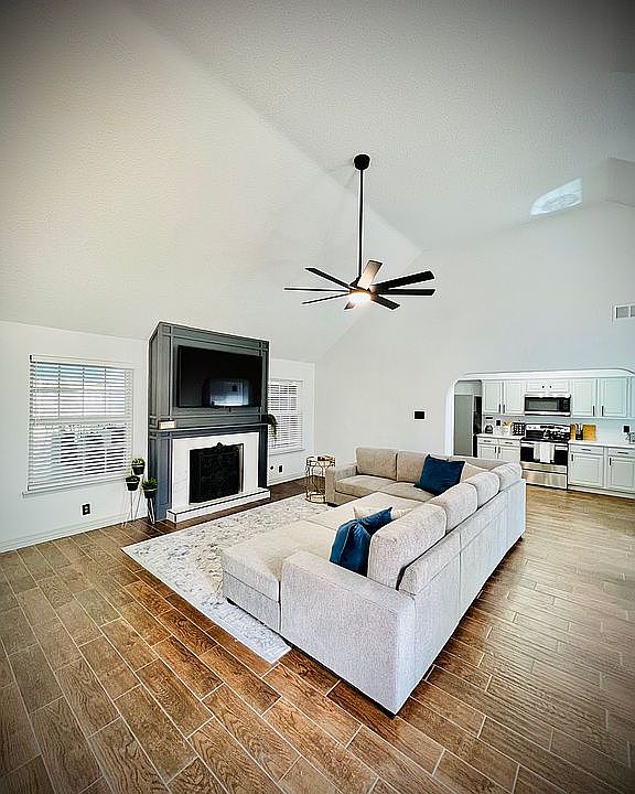 1st image of 2744 Wentworth Dr