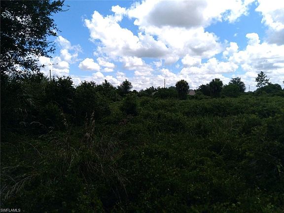 Home For Sale In Lehigh Acres