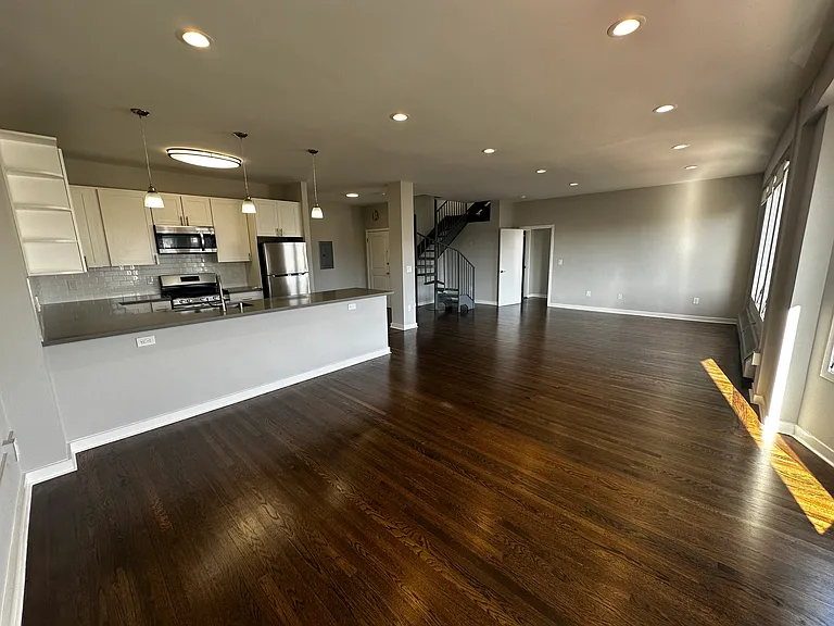 Boulevard Apartments — Photo 17