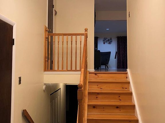 Foyer-Wooden Rails