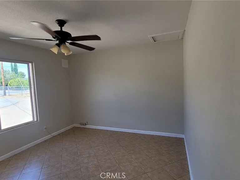 10799 Redwood Ave — Photo 4