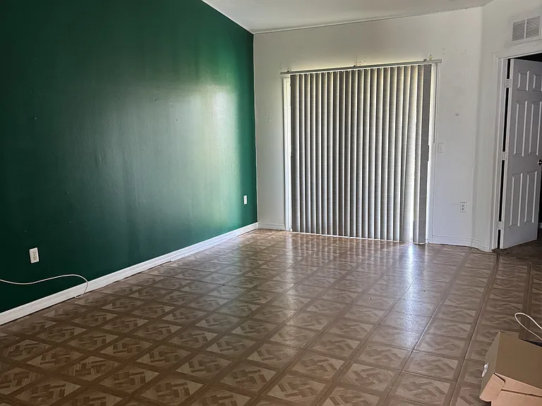674 Royalty Ct #1 — Photo 5