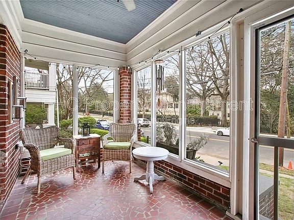 3rd image of 939 Euclid Ave NE
