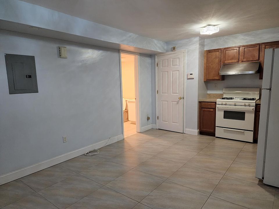 1st image of 121 Wallace Ave Unit 2