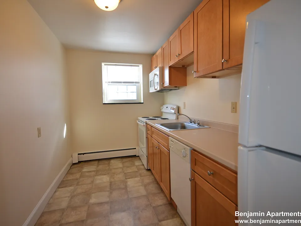 8 Brattle Dr #8