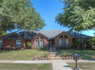 10162 Trail Ridge Dr, Benbrook, TX 76126