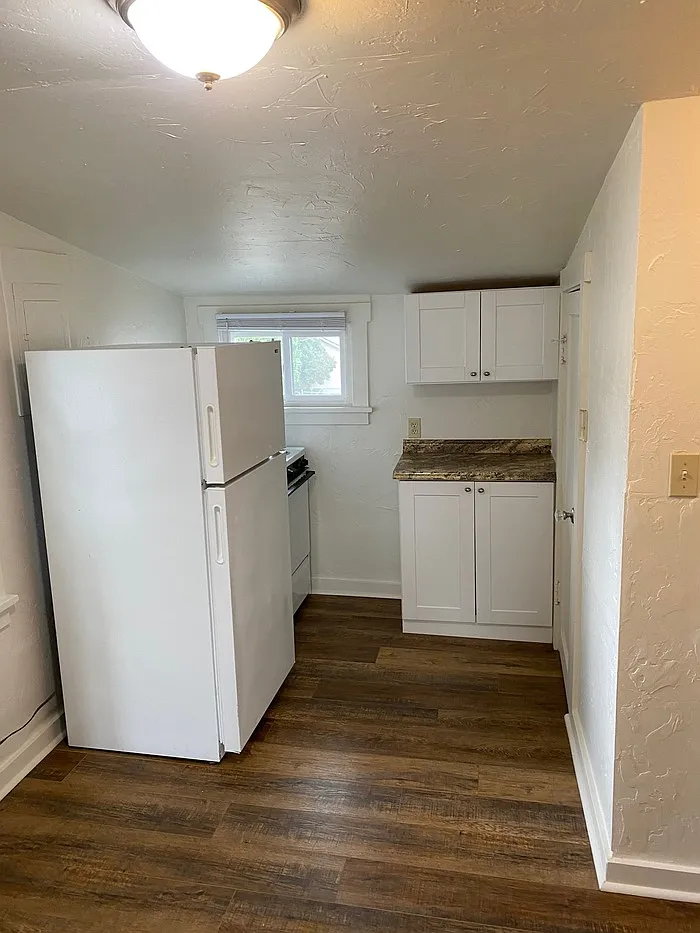 Studio, 1.0 bath, 350 sqft, $675 — Photo 2