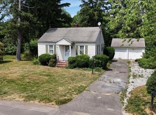 6 Pineridge St, Melville, NY 11747