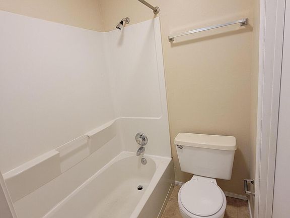 5th image of 1614 Green Briar Pkwy APT 4