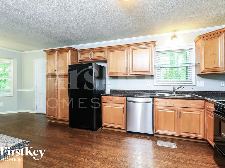 1055 Coker Cir NW — Photo 8