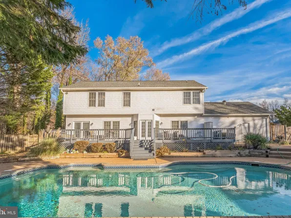 2760 Saint Elliott Ct, Alexandria, VA 22306