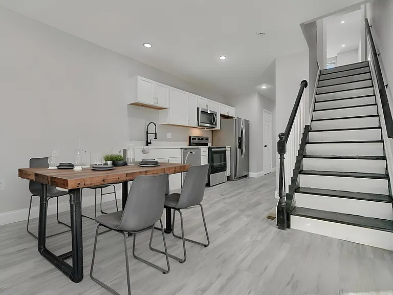 412 E Federal St — Photo 6