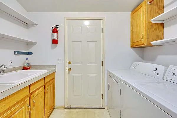 2194 Victoria Ave — Photo 23