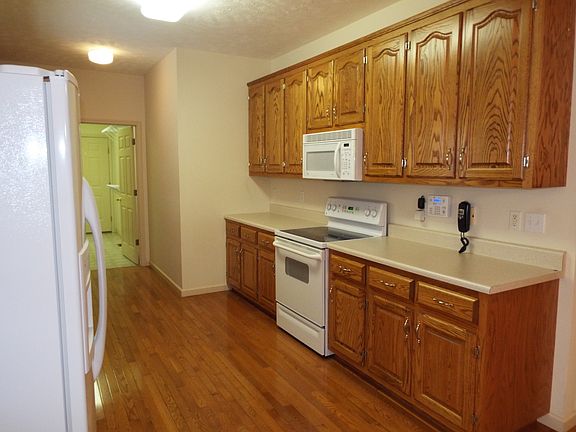 5th image of 405 Amberland Lane