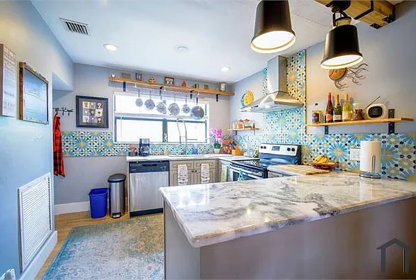 3 bed, $2,800 — Photo 2