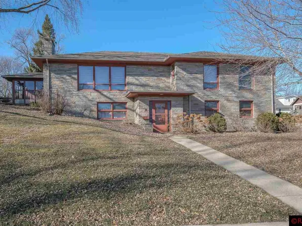 400 9th St SE, Waseca, MN 56093