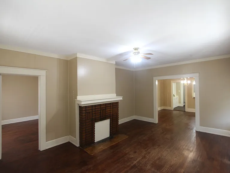 1213 16th Pl SW — Photo 2