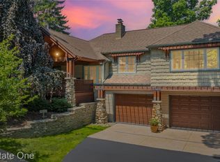 25740 Farmbrook Rd, Southfield, MI 48034