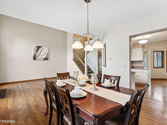 5th image of 327 Camarie Ct