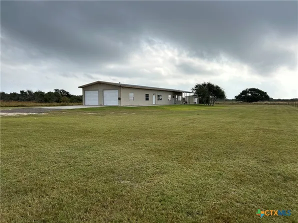 211 Deer Meadows Ln, Seadrift, TX 77983