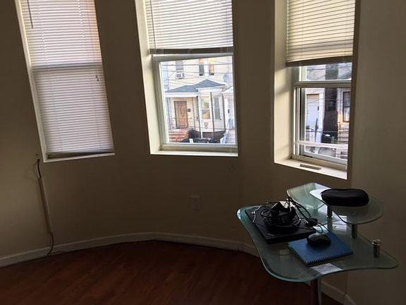 4th image of 63 Clendenny Ave