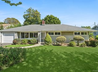 19 Meadow Ln, Rockville Centre, NY 11570