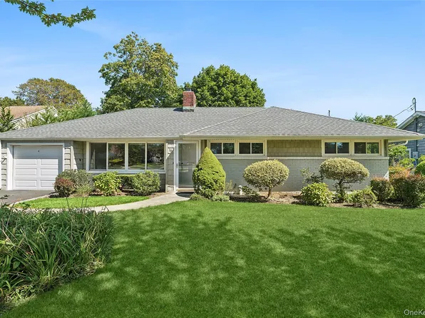 19 Meadow Lane, Rockville Centre, NY 11570
