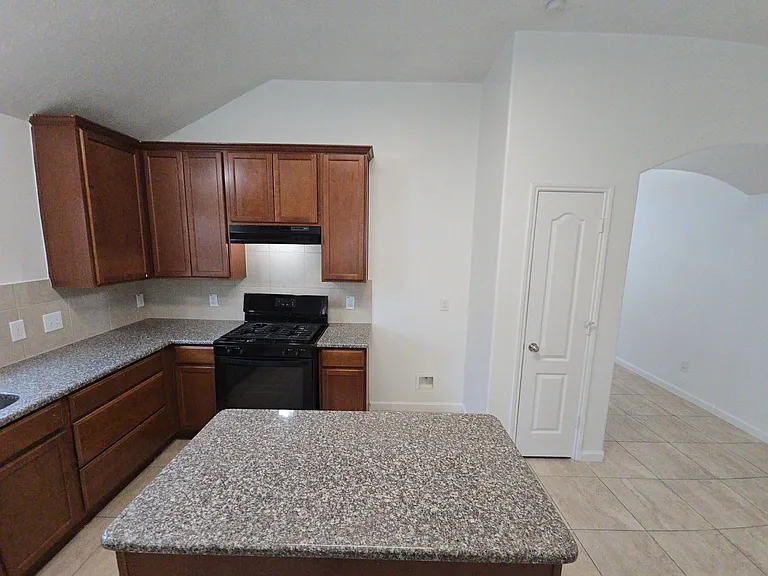 1306 Squire Dr — Photo 7