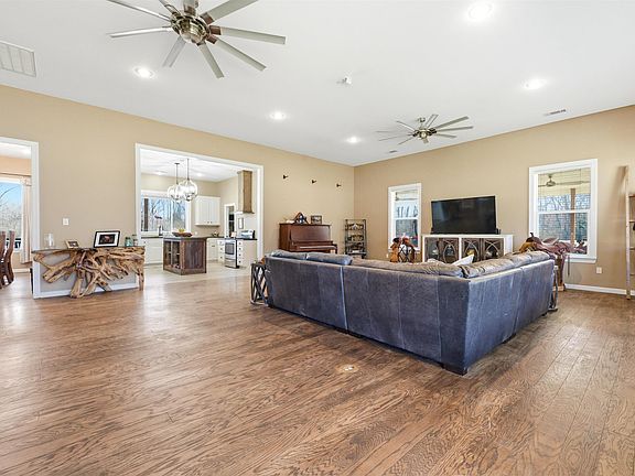 3rd image of 236 Bear Rd