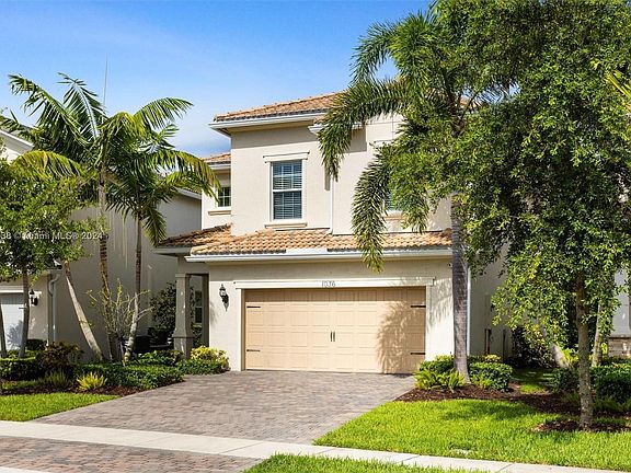 5th image of 1036 Banyan Dr