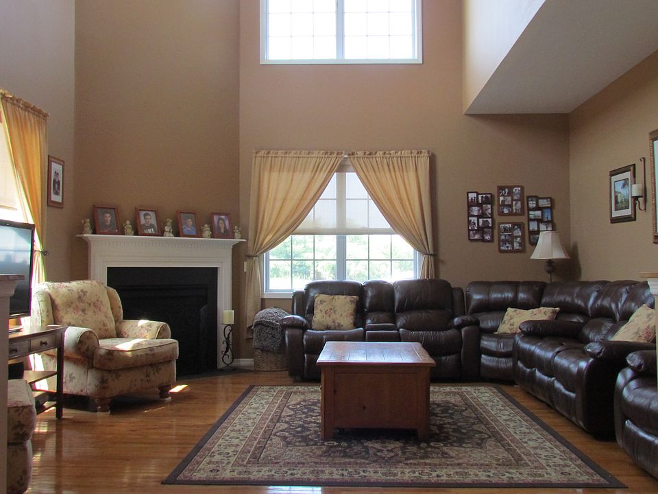 1st image of 6 Indianwood Ct