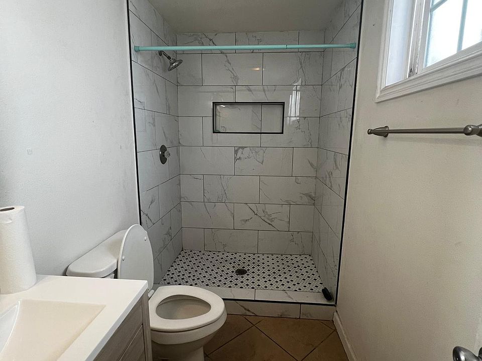 1st image of 1208 W 88th St