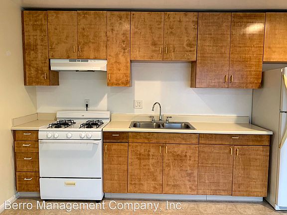 3rd image of 828 N Obispo Ave #B