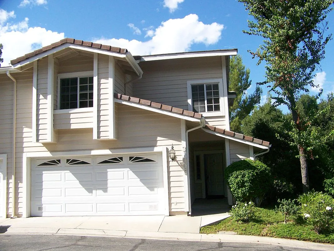 3 bed, 3.0 bath, 1610 sqft, $4,500 — Photo 1