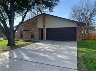 2038 Meadfoot Rd, Carrollton, TX 75007