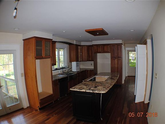 3rd image of 661 Whipple Ave