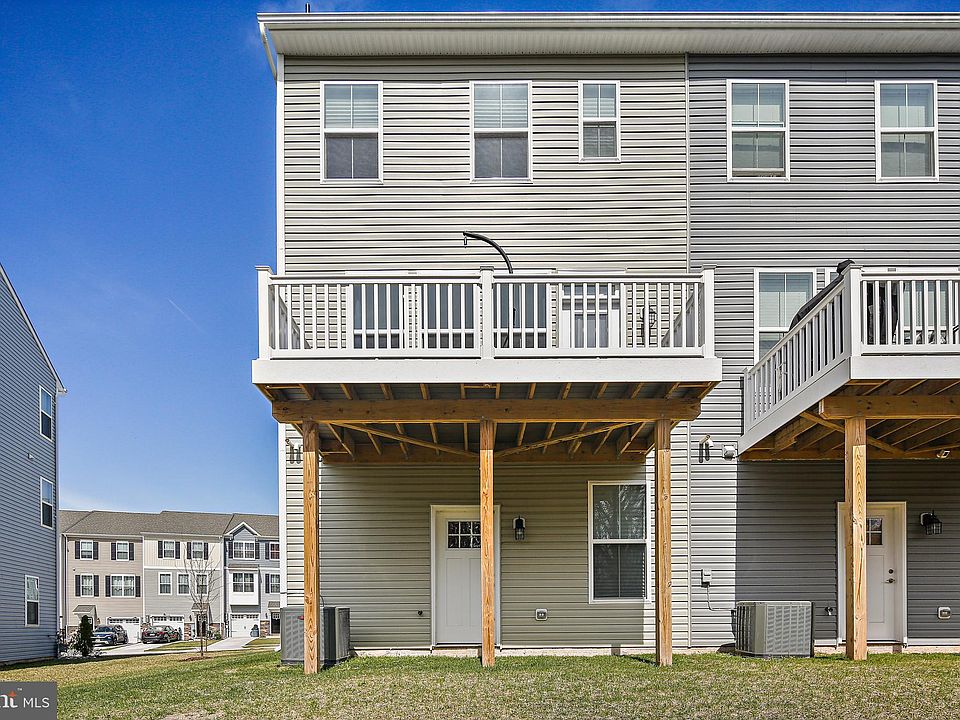 2nd image of 310 Top Cottage Ct