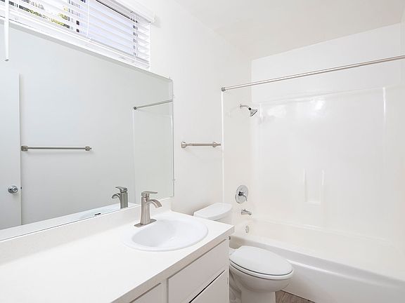 5th image of 274 Twin Oaks Ave APT 1D