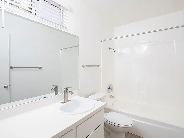 Twin Oaks Apartments — Photo 5