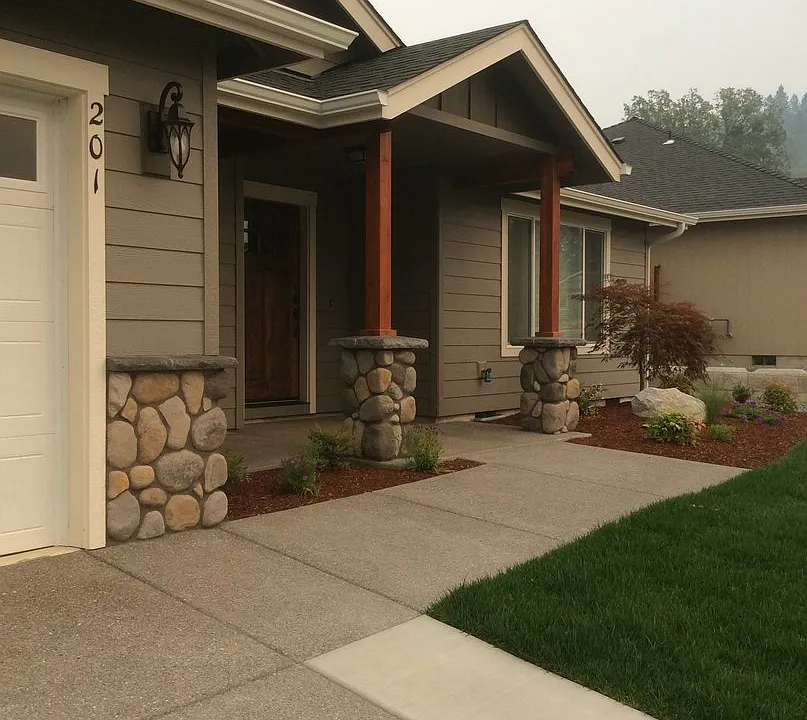 201 SE Briggs Way