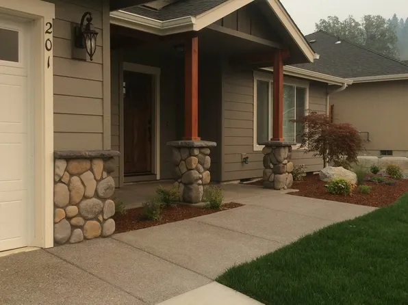 201 SE Briggs Way, Grants Pass, OR 97527