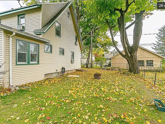 4th image of 332 Bleacker Rd